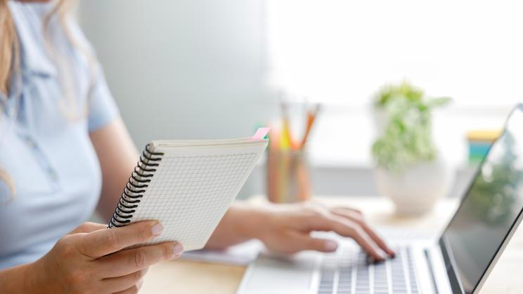 Freelancer,Woman,Using,Laptop,Computer,At,Home.,She,Is,Changing