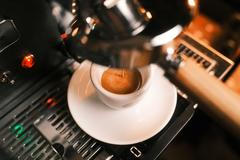 Close-up,Shots,Of,Espresso,Being,Prepared,In,A,Coffee,Machine,