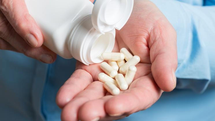 Woman,Hand,Holds,White,Medication,Capsules,Of,Glucosamine,,Pours,From