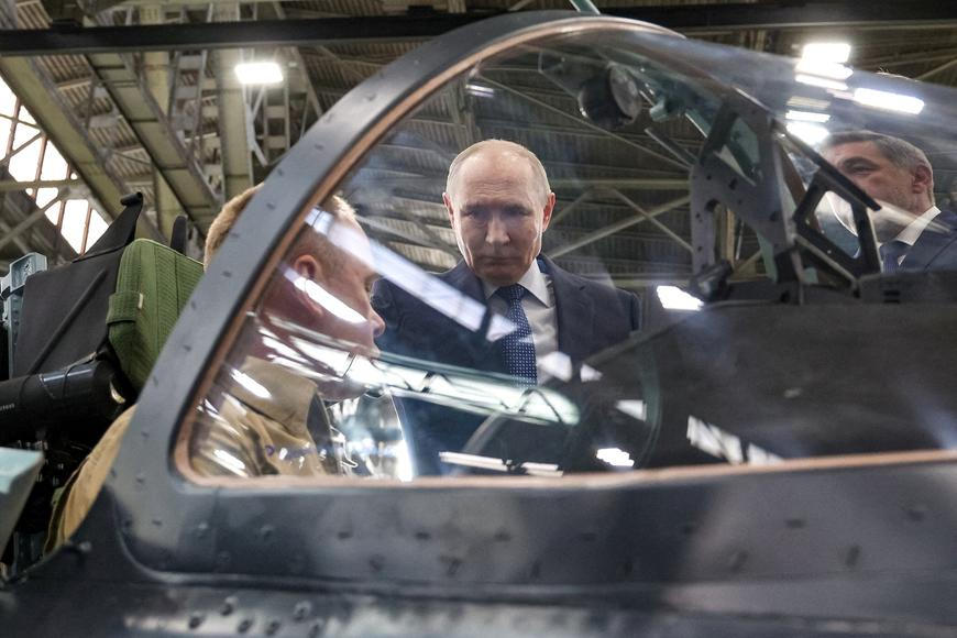 Je to lepší než Boeing, rozplýval se Putin nad letadlem, které ještě nelétá