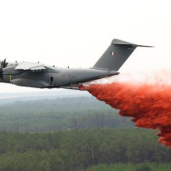 Airbus A400M makes its first-ever drop over the wildfire near Lacanau