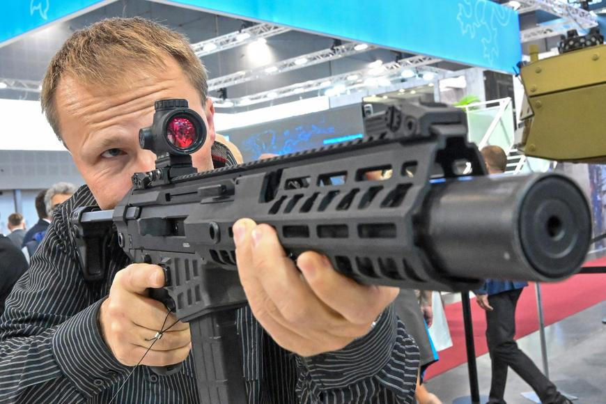 Velký úspěch pro Česko. Naše pušky a pistole pomůžou přezbrojit další evropskou zemi