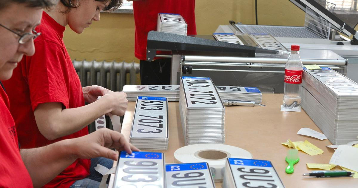 Konec front na registru vozidel. Registrační značky si půjde poslat do boxu