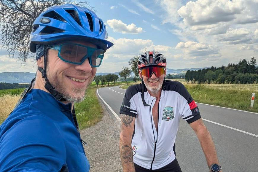 Zahanbují cyklisty, ti pak vrhají divné pohledy. Ukrutná droga, tvrdí Češi před bláznivou akcí