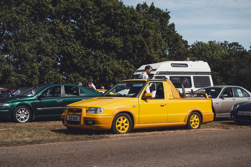 "Nudné" Škody překvapily britské publikum. Králem srazu se ale stalo ještě průměrnější auto