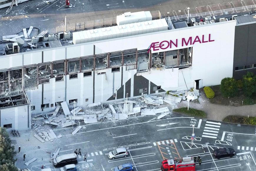 Drama v Japonsku: Exploze a zřícení obchodního centra po zemětřesení, desítky nezvěstných