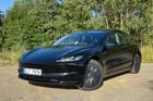 Test základní verze Tesly Model 3.