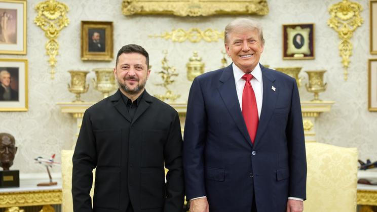 "Spojeným státům děkuji za jejich pevnou podporu," napsal Zelenskyj v příspěvku na síti X po setkání s Trumpem.