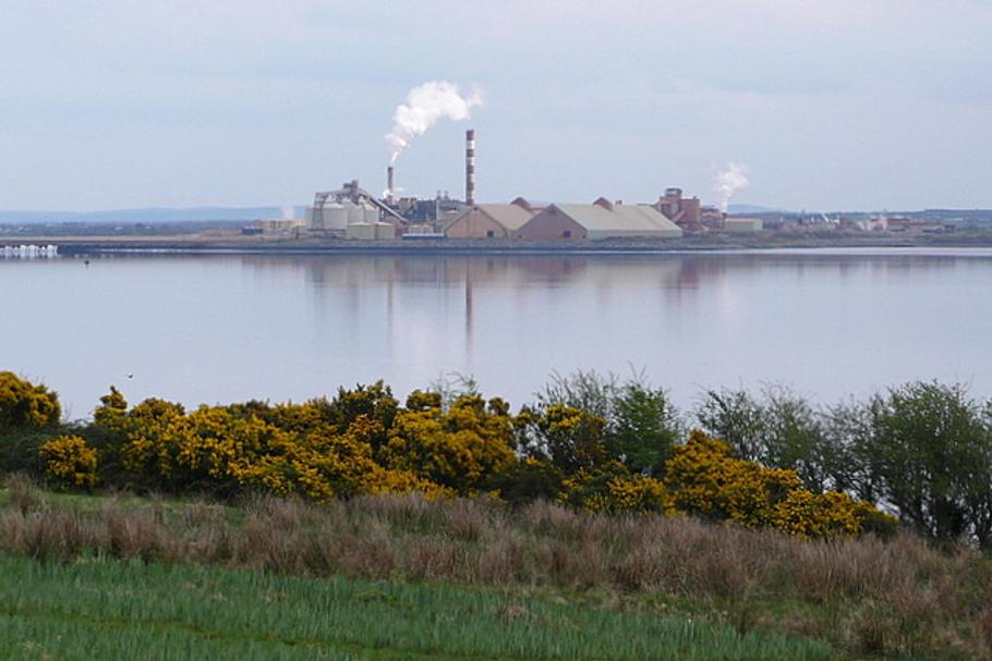 Největší rafinerii oxidu hlinitého v Evropě se sídlem v irském městě Aughinish vlastní ruská společnost Rusal