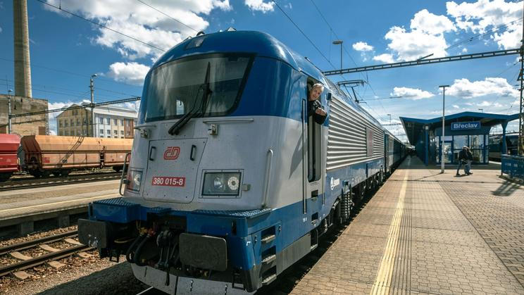 Strojvůdce, vlak, české dráhy, doprava, železnice, koleje, dopravce, řízení vlaku