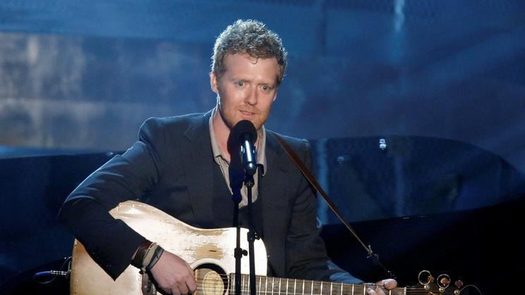 FILE PHOTO: Glen Hansard performs "Falling Slowly" during the 80th annual Academy Awards in Hollywood