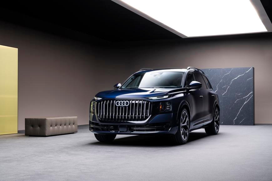 Audi Q9 je největší model v historii značky. Luxusní SUV umí samo otevírat dveře