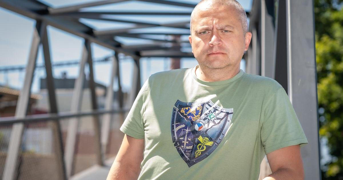 Ve hře je obávaná „Modrá chřipka“. Policejní rebel mluví i o Babišových slibech