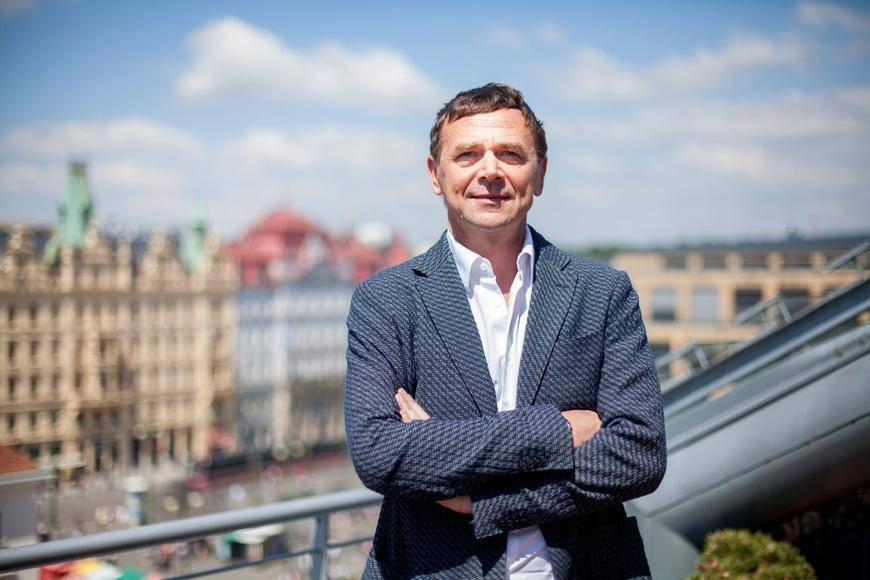 Svědek nedorazil, soud včas nezajistil dokumenty. Justice tápe nad Tykačovou žalobou