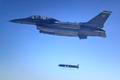 Archivní foto vojenského letounu F 16.