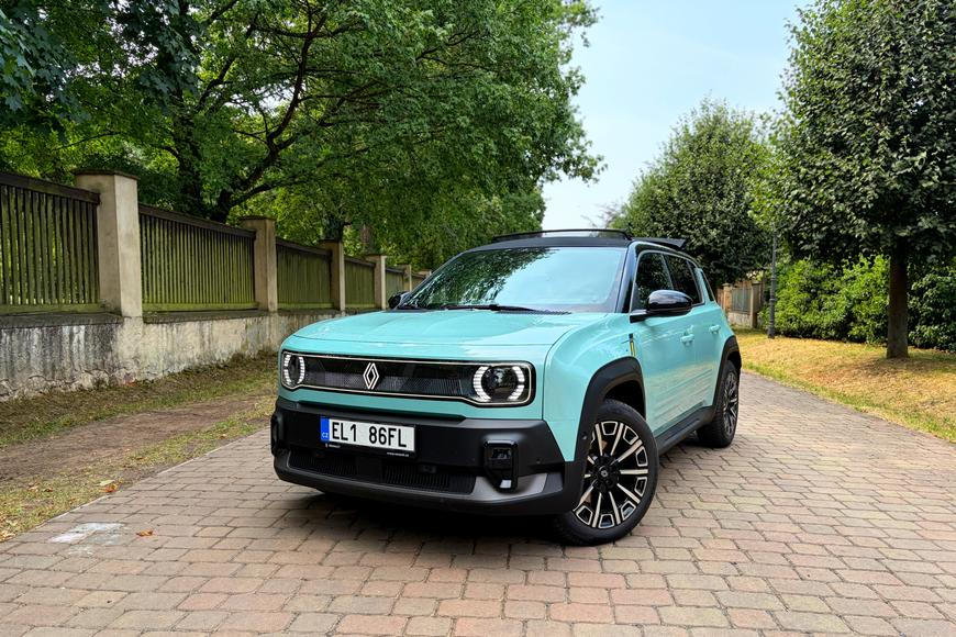 Na jih, Vávro. Proč je 45 tisíc za kus látky v Renaultu 4 dobrá investice
