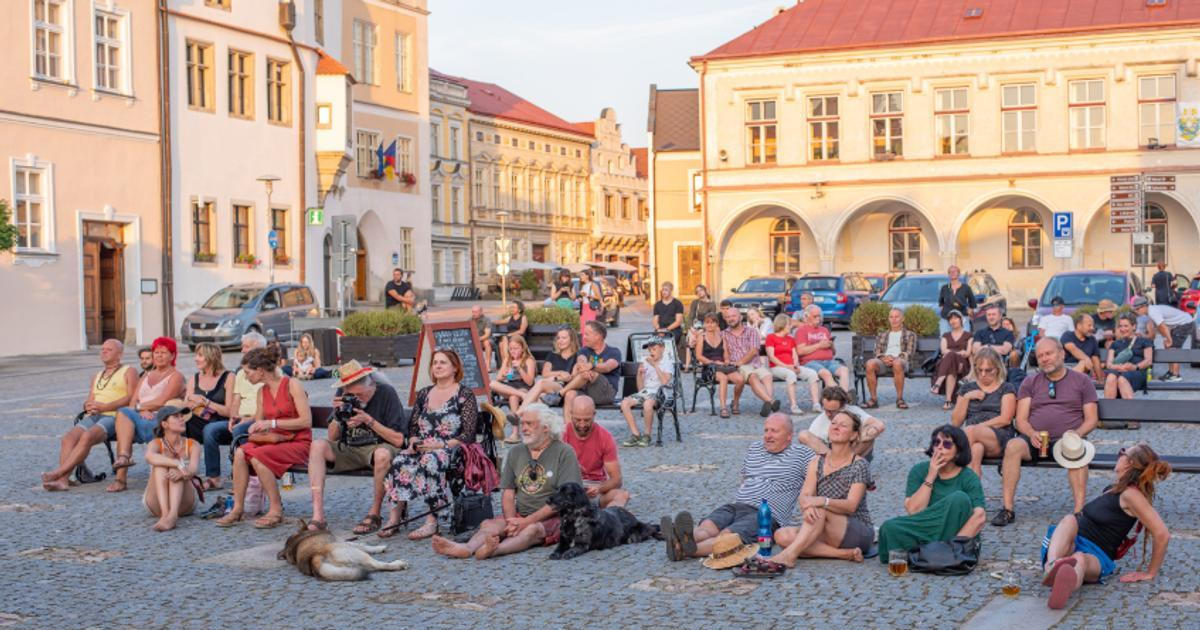 Zlatá korouhev pro Janžurovou i pohled do filmového zákulisí. Slavonice mění program
