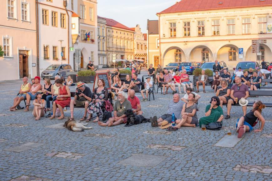 Zlatá korouhev pro Janžurovou i pohled do filmového zákulisí. Slavonice mění program