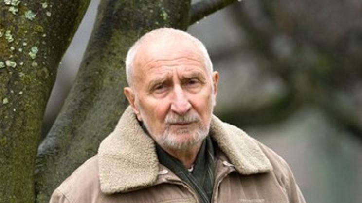Václav Větvička mnoho let pracoval v Botanickém ústavu ČSAV v Průhonicích, v letech 2007- 2020 byl také vedoucím zámeckého parku ve Štiříně (snímek je z r. 2011).