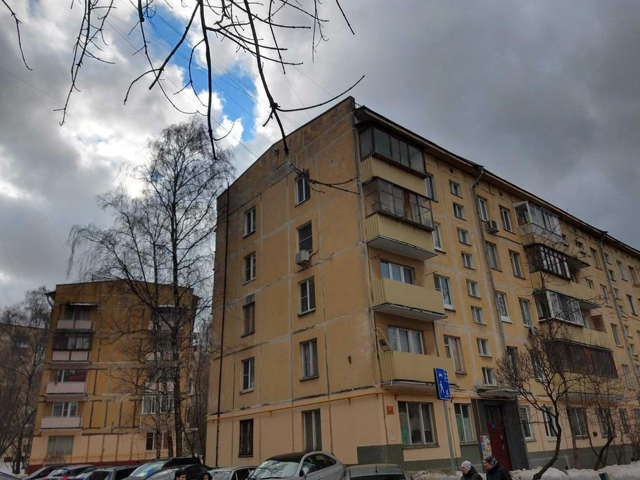 Typ panelového domu přezdívaný Chruščovka (byl vybudovaný za vlády sovětského lídra Nikity Chruščova) zachycený na fotografii z 21. února 2022 v Moskvě. Část těchto domů město zbouralo a obyvatele přesunulo do nových.