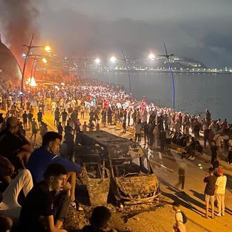 Migrants gather in Fnideq