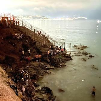 Migrants gather in Fnideq