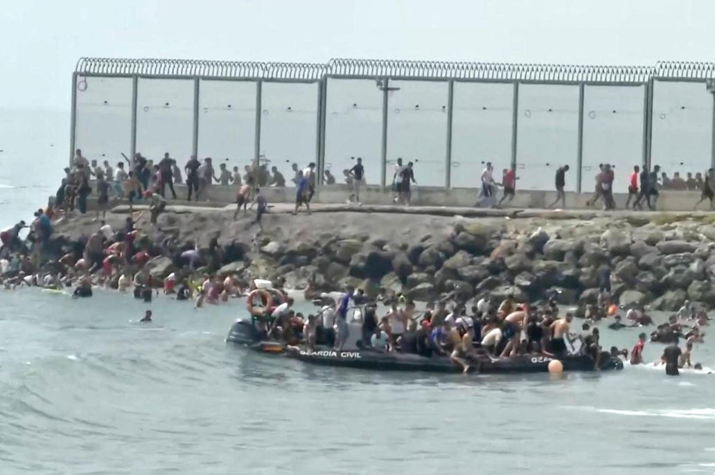 Migrants swim to Spain's Ceuta in mass border crossing