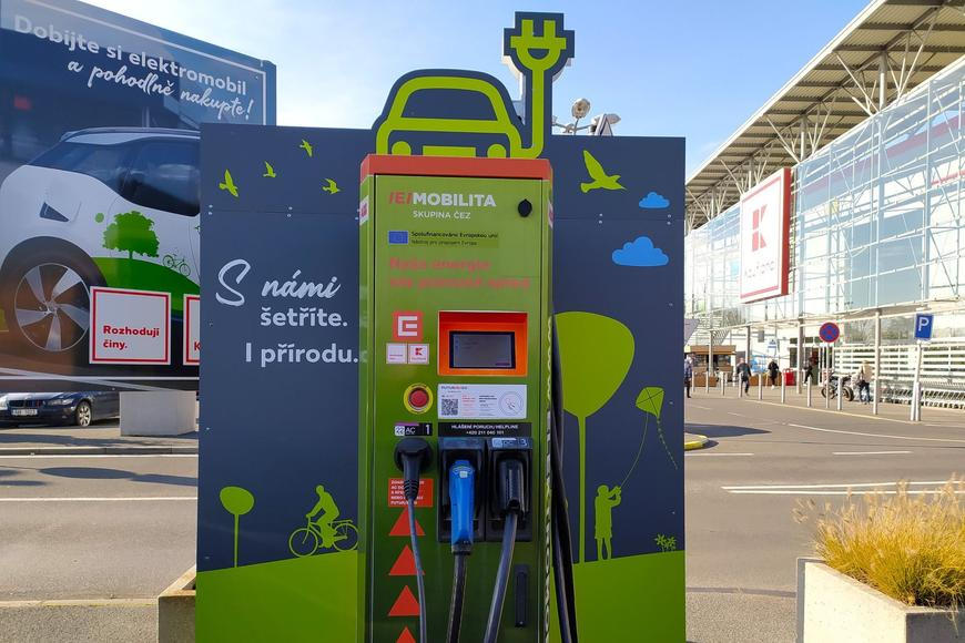 Lidl a Kaufland zakázaly svým manažerům v Německu elektroauta. V Česku je to tajné