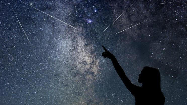 Silhouette,Of,Young,Girl,Watching,Meteor,Shower.