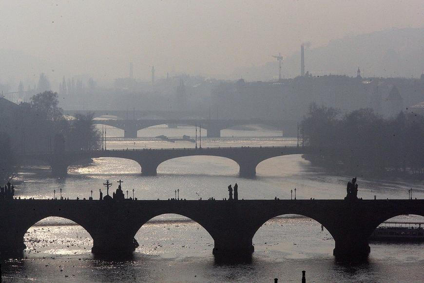 Kvalita ovzduší se zhoršuje. Meteorologové vyhlásili v několika krajích smogovou situaci