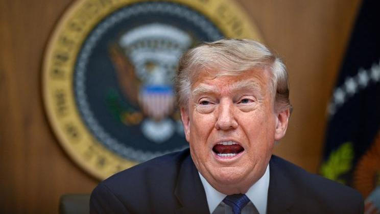 „Je to strašlivé. Pamatujte si ten obrázek. To budeme my za tři roky, pokud uspěje špatná strana,“ řekl americký prezident Donald Trump.
