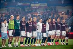 hráči AC Sparta Prahai, fotbalisté, sportovci, děkovačka