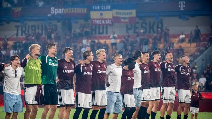 hráči AC Sparta Prahai, fotbalisté, sportovci, děkovačka