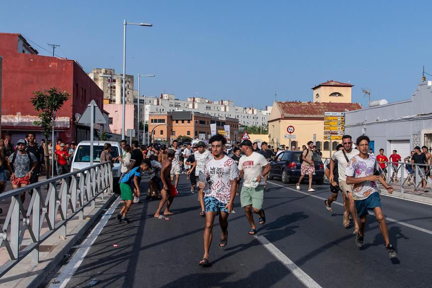 Vláda nás nechala napospas. Je to plivnutí do tváře, zní z migranty obležené Ceuty