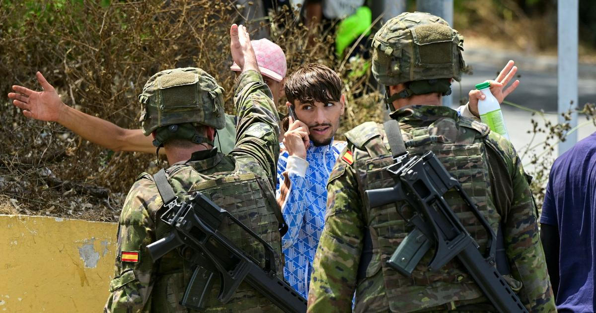 Peklo v Ceutě: Domobrana s pálkami brání čtvrti, armáda staví námořní val