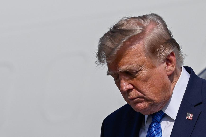 USA a Izrael odloží tvrdé údery na Írán. "Na žádost Teheránu," oznámil Trump
