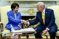 Americký prezident Donald Trump s japonskou premiérkou Sanae Takaiči v Oválné pracovně Bílého domu ve Washingtonu, D.C., USA, 19. března 2026.
