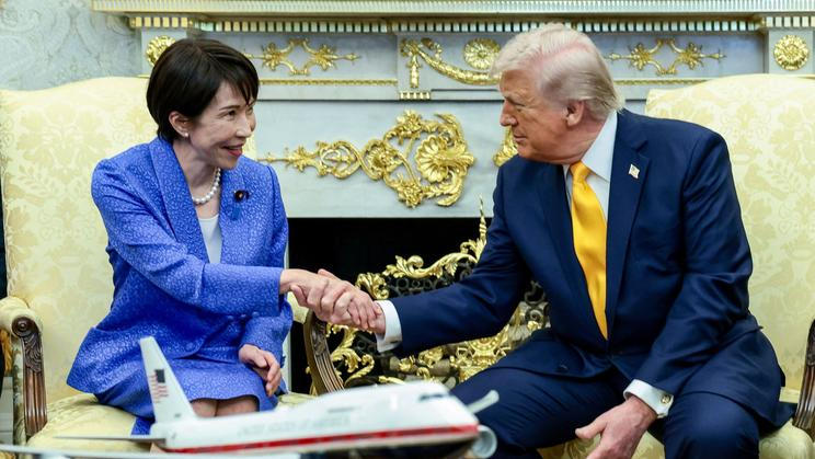 Americký prezident Donald Trump s japonskou premiérkou Sanae Takaiči v Oválné pracovně Bílého domu ve Washingtonu, D.C., USA, 19. března 2026.