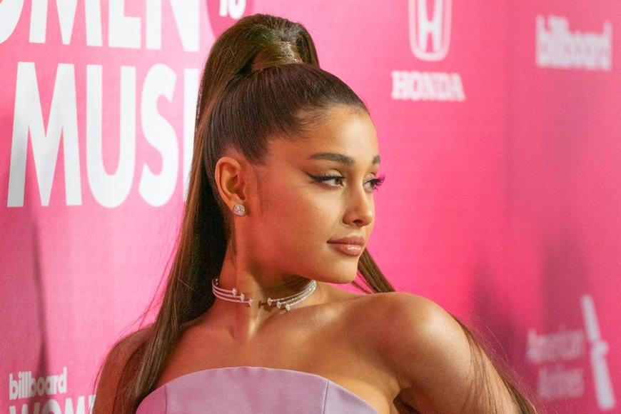 Zpěvačka Ariana Grande se stahuje z veřejného života. Odvolala účinkování v muzikálu