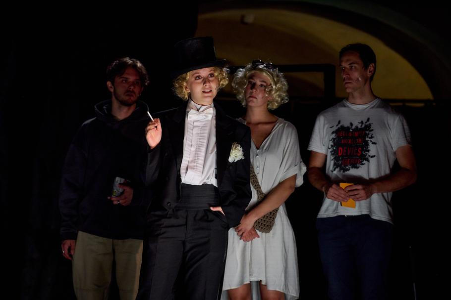 Z inscenace Divadla MA Být Marlene Dietrich, který vypráví příběh legendární filmové hvězdy.
