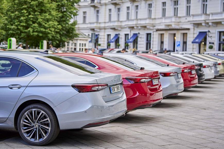 Chtějí Audi, nakonec koupí Škodu. Zájemci o nové auto čím dál méně hledí na prestiž