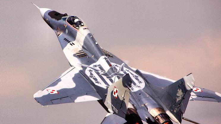 Polská stíhačka MiG-29 v letu. 