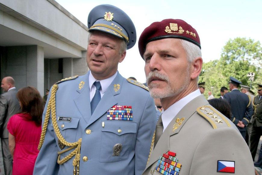 Čeští vojáci v politice. Poslední případ se hodně vymyká