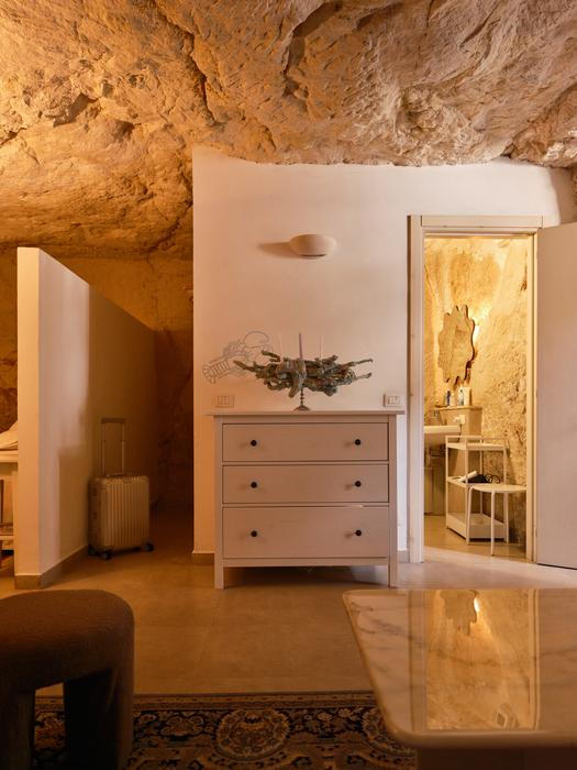 „Casa Blanca pro mě není anonymní rental. Je to značka a atmosféra. Pronájem mi dává smysl, protože navazuje na celý koncept místa. Ale není to tak, že člověk koupí dům, nahraje fotky na platformu a pak už jen chodí peníze,“ říká Blanka.