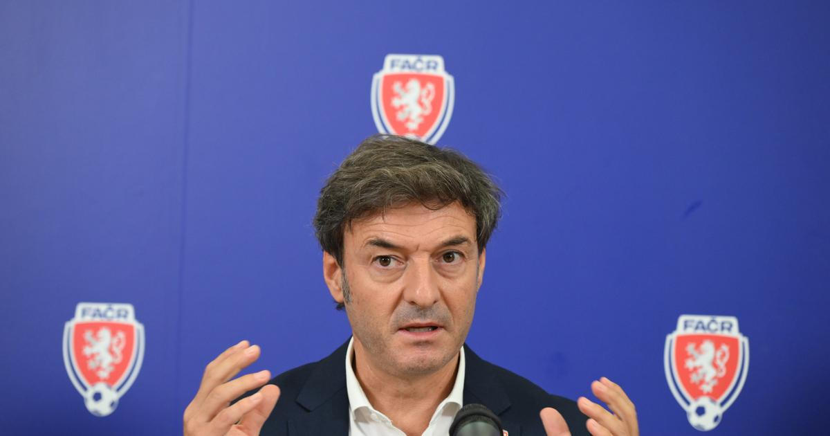 Zahraniční trenér český fotbal nezmění. Experti připomínají i osudy spasitelů