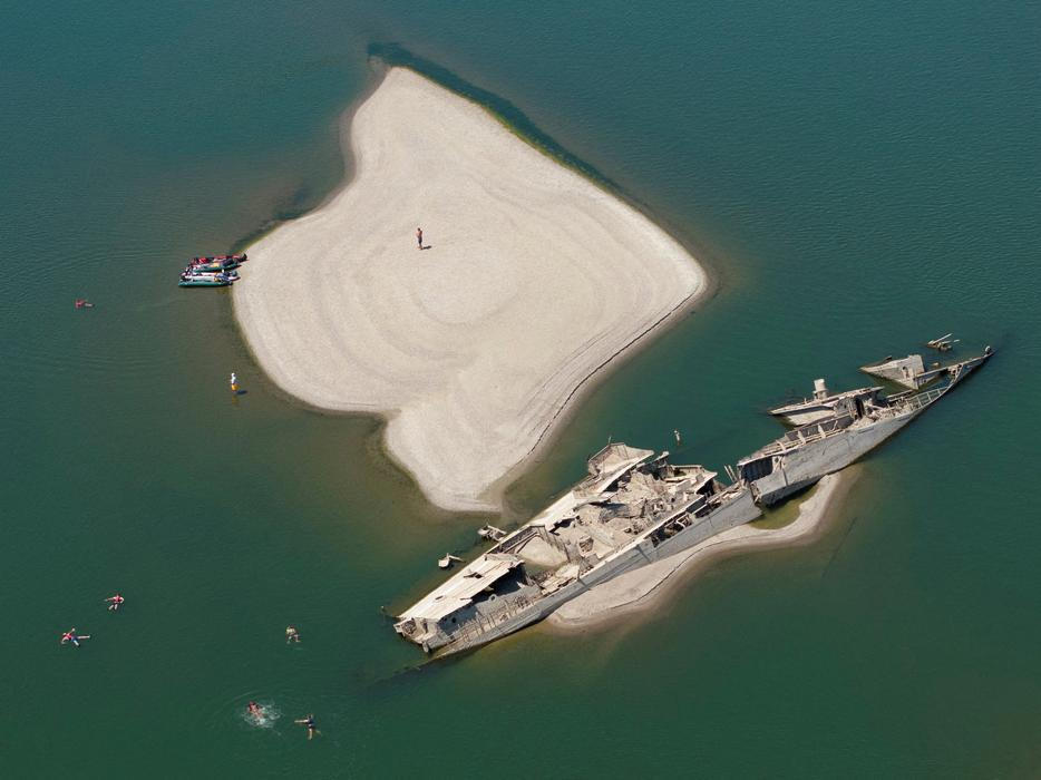 Low Danube water levels raise concerns over Serbia's electricity supply