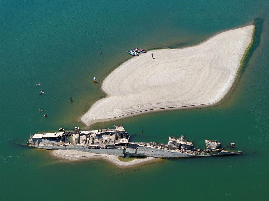 Low Danube water levels raise concerns over Serbia's electricity supply