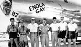 Posádka bombardéru Enola Gay, který 6. srpna 1945 dopravil nad Hirošimu atomovou bombu Little Boy.
