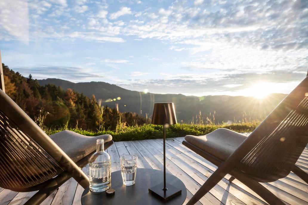 Záměrem bylo maximálně propojit hotel s okolní přírodou.