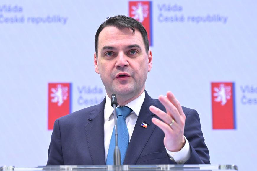 Chudý účet Motoristů. Peníze jim poslal jen ministr a recesisté, Macinka reagoval